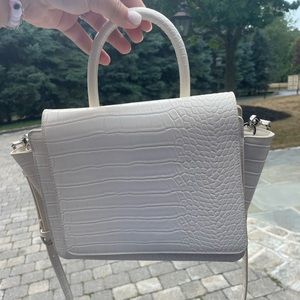 Super cute cross body bag!!